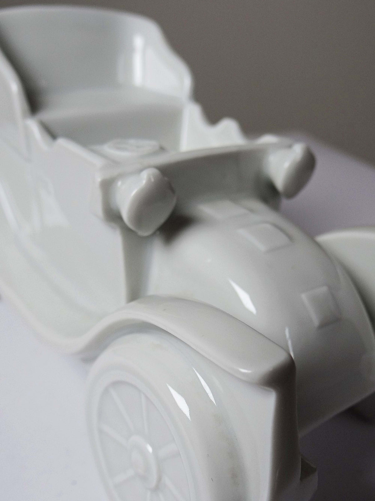 Vintage Dekofigur Oldtimer aus Limoges Porzellan