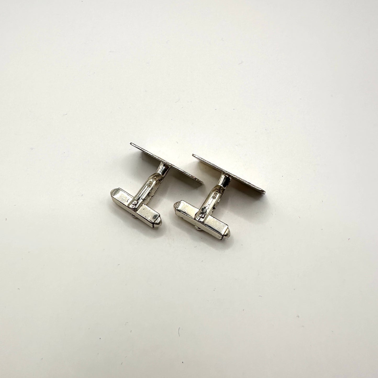 Rechteckige Manschettenknopf aus 835er Silber mit Kreuzschliff-Muster