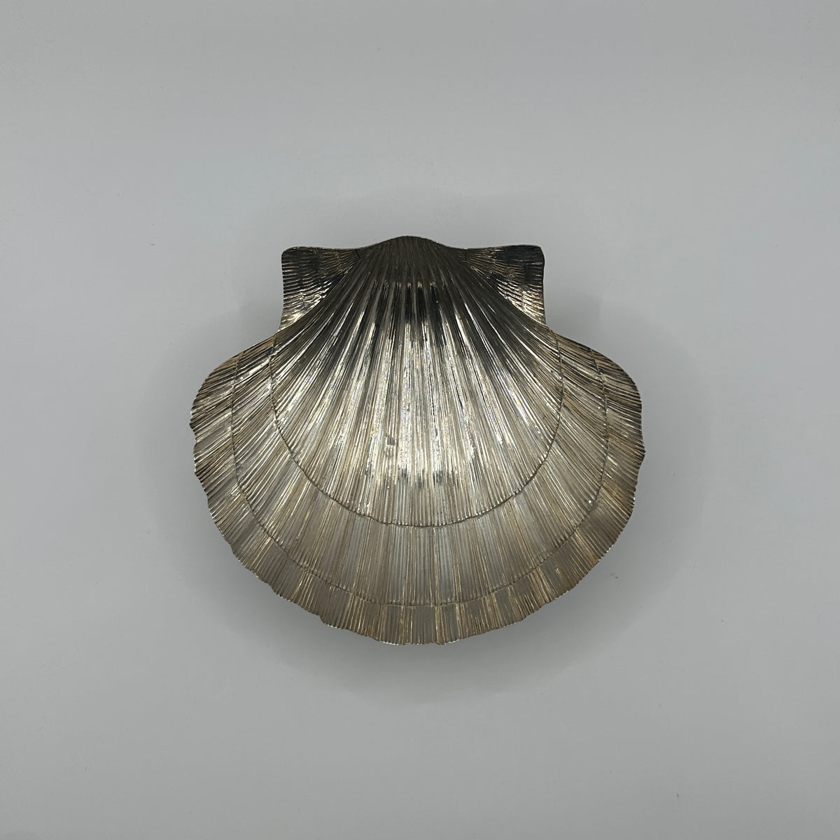 Große Muschelschale aus Sterling Silber dreibeinig dekorativ und skulptural