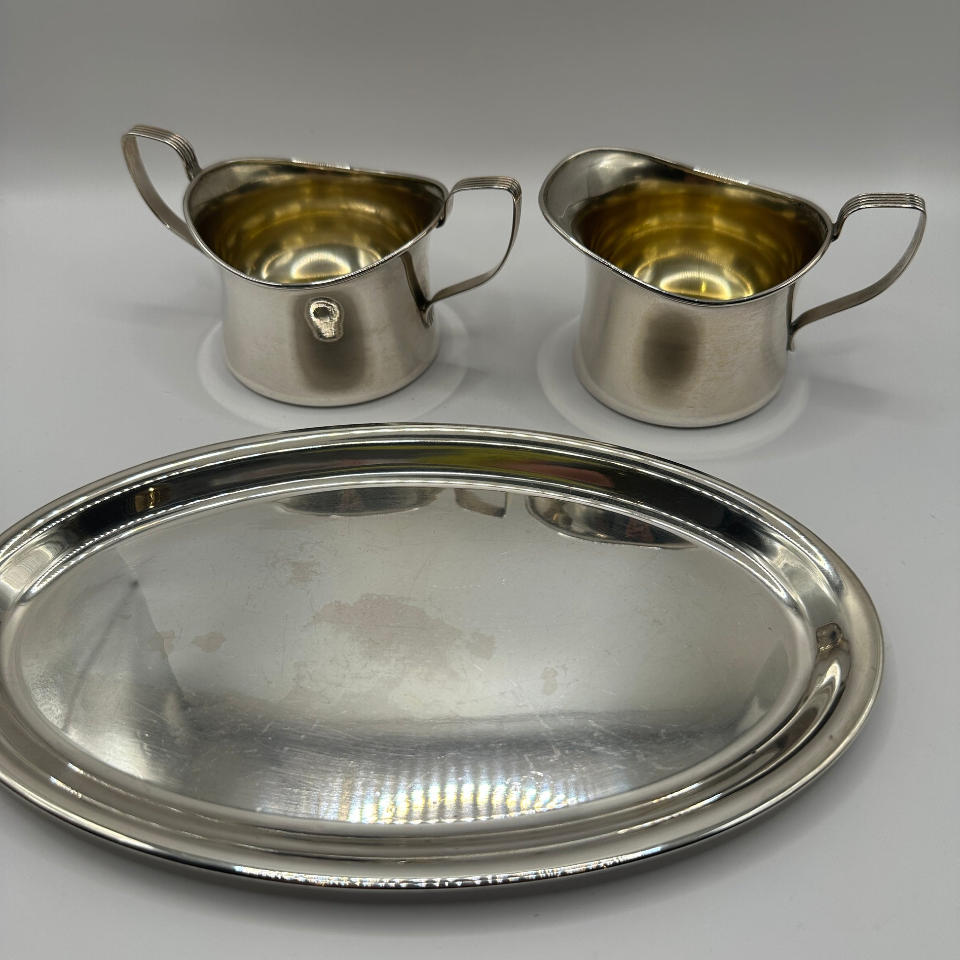Dreiteiliges Sterling-Silber Set „W. Sterling 520“ – Tablett, Kännchen und Schale