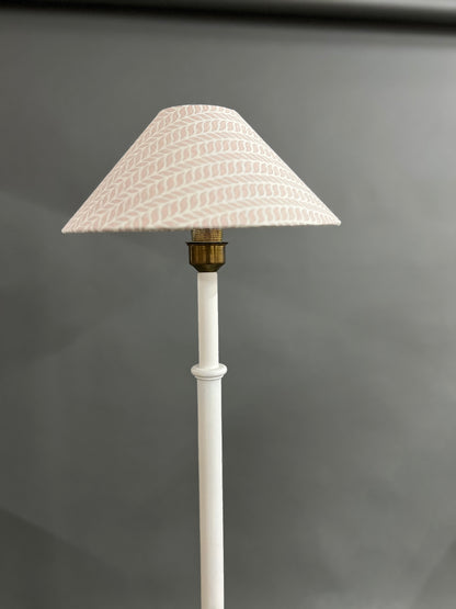 Lampadaire vintage avec abat-jour blanc