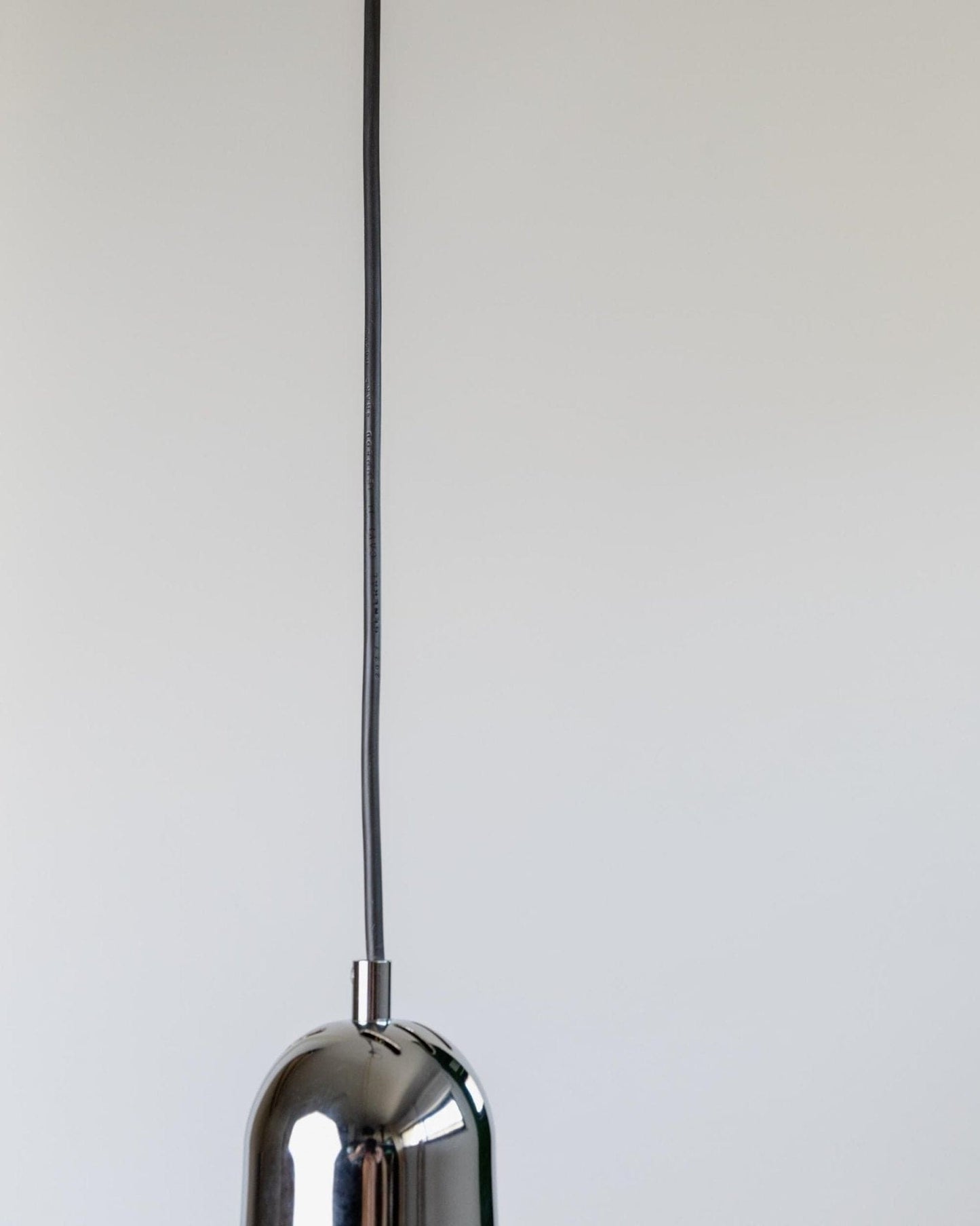 Lampe panier vintage chromée design Space Age milieu du siècle Italie années 1970 lumière chaude