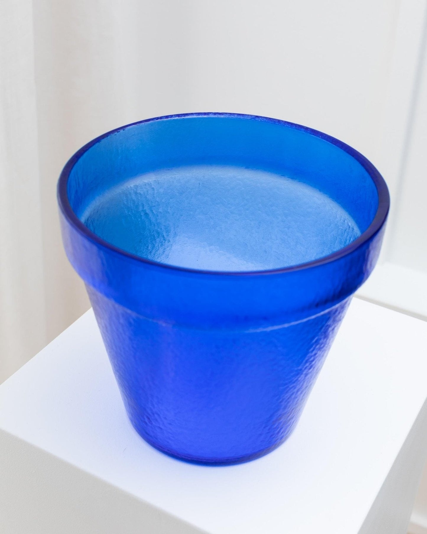 Vintage Blumentopf Flower Pot aus blauem Glas, strukturiert, Italien 1970er, seltenes Einzelstück