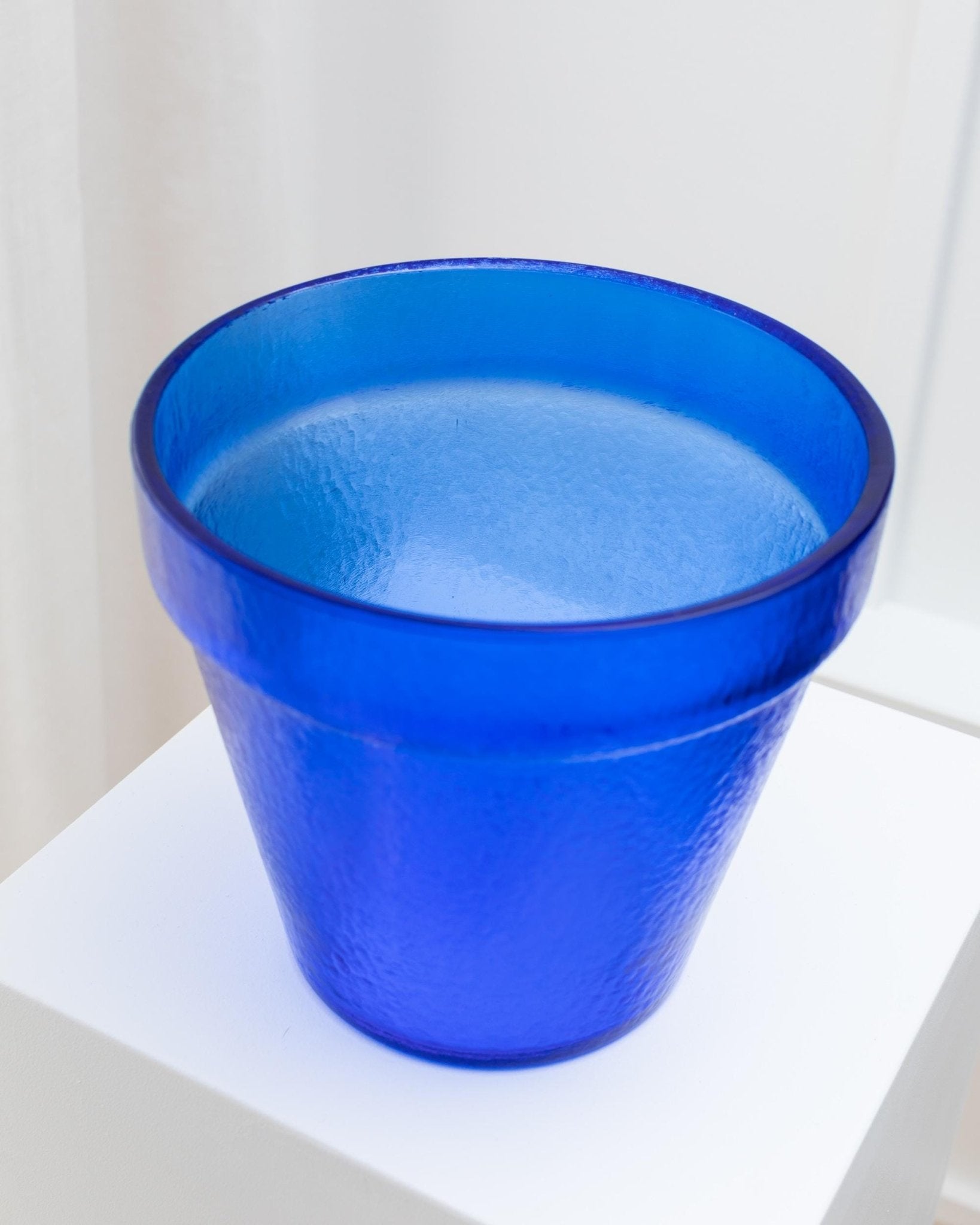 Vintage Blumentopf Flower Pot aus blauem Glas, strukturiert, Italien 1970er, seltenes Einzelstück