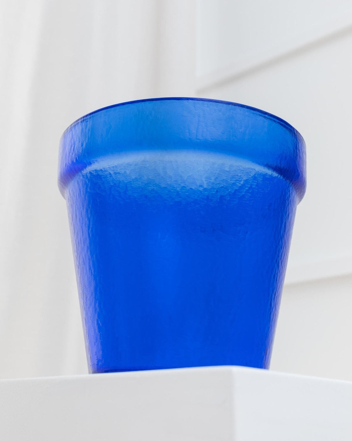 Vintage Blumentopf Flower Pot aus blauem Glas, strukturiert, Italien 1970er, seltenes Einzelstück