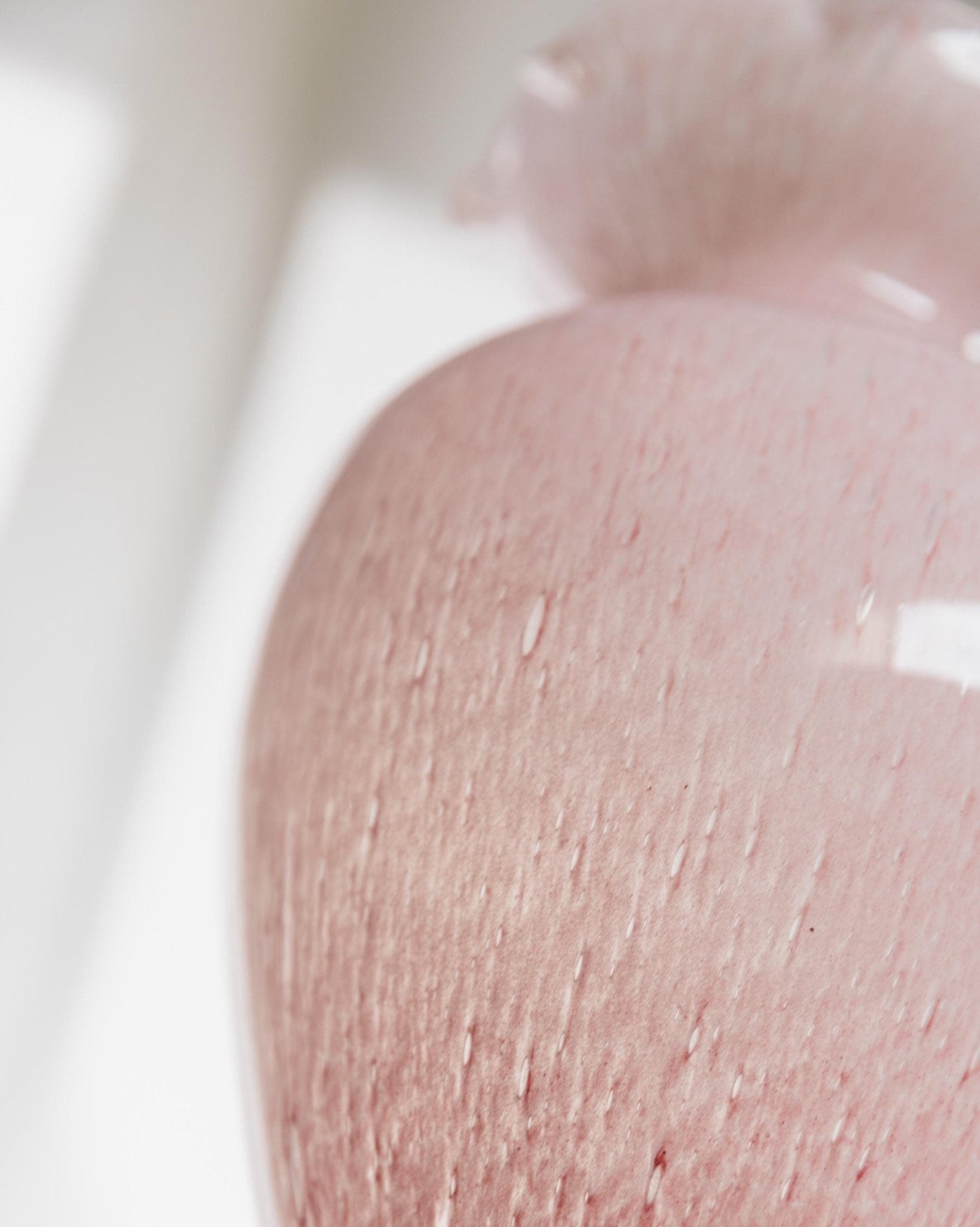 Vintage Vase Murano Glas rosa gepunktet mit gewelltem Rand von Murano