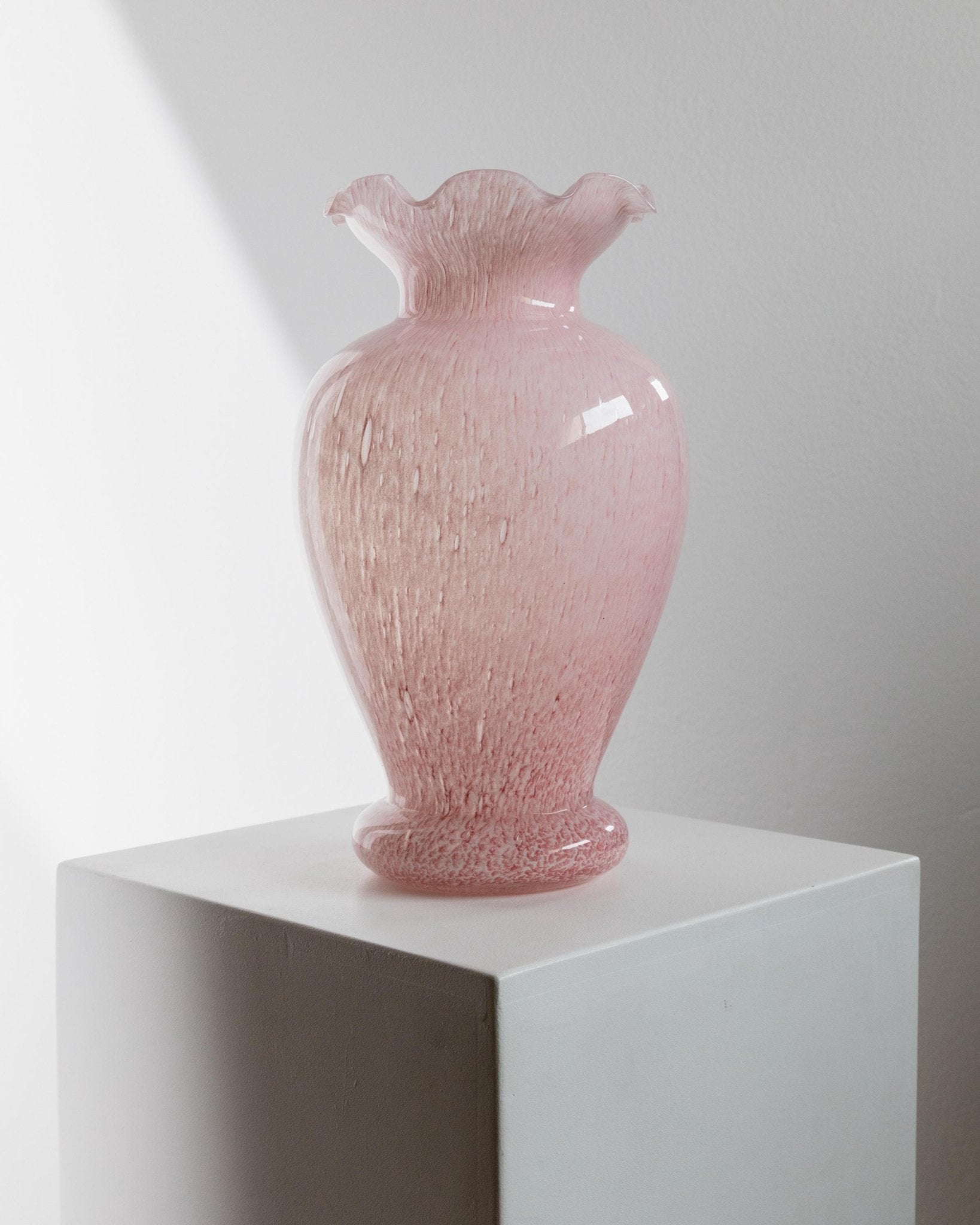 Vintage Vase Murano Glas rosa gepunktet mit gewelltem Rand von Murano