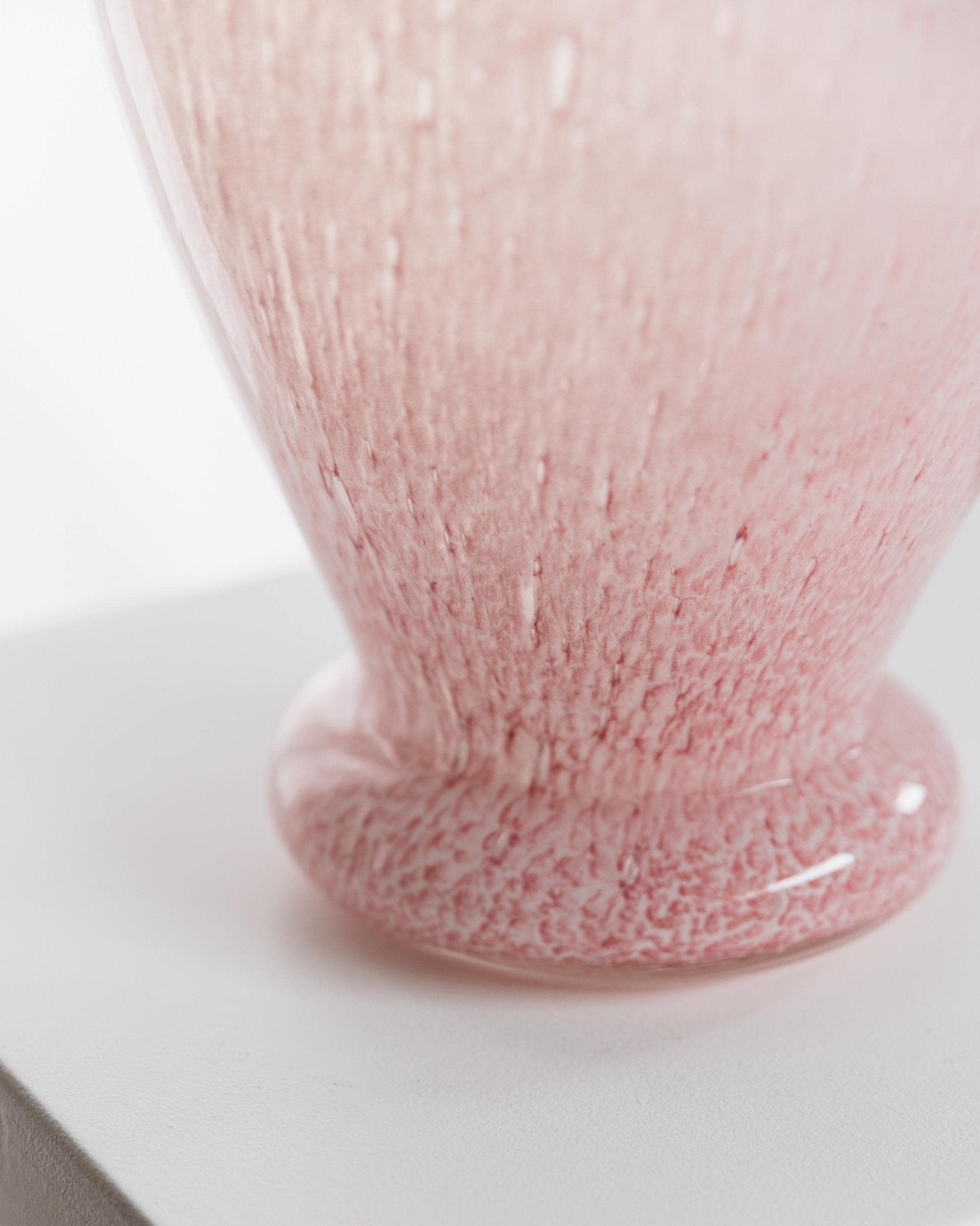 Vintage Vase Murano Glas rosa gepunktet mit gewelltem Rand von Murano