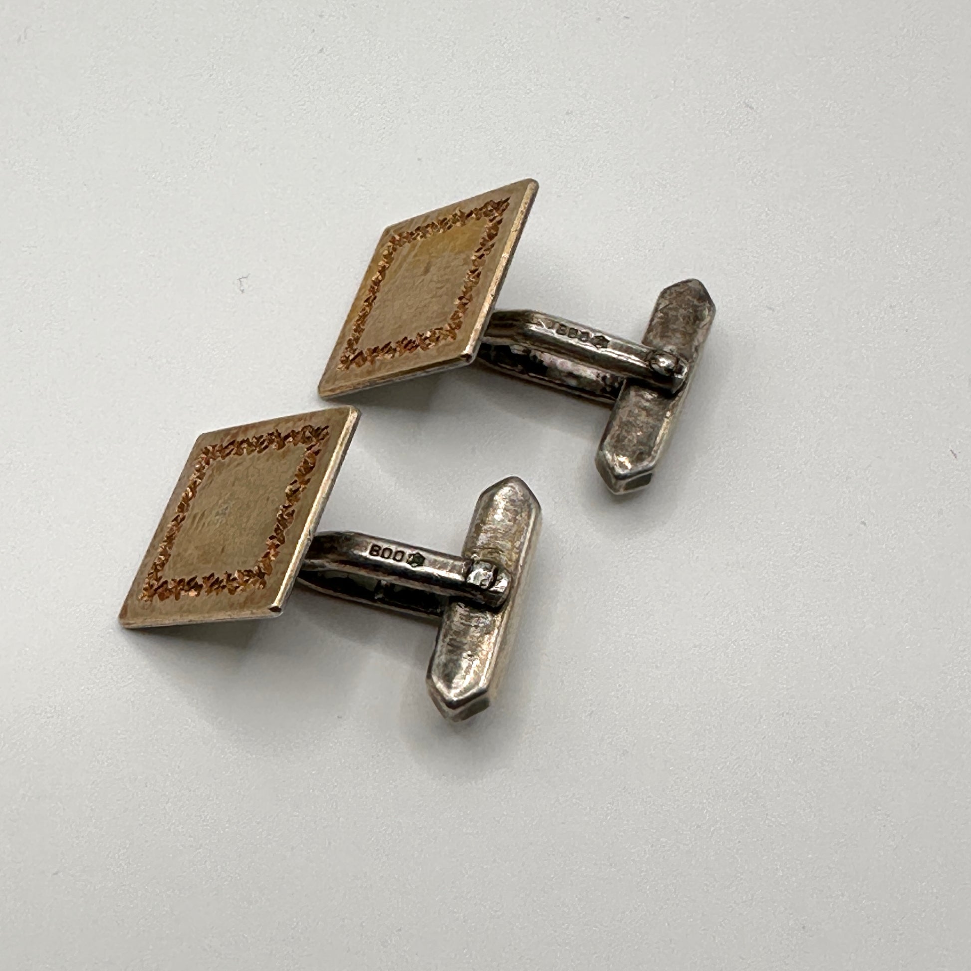 Vergoldeter Manschettenknopf aus 800er Silber