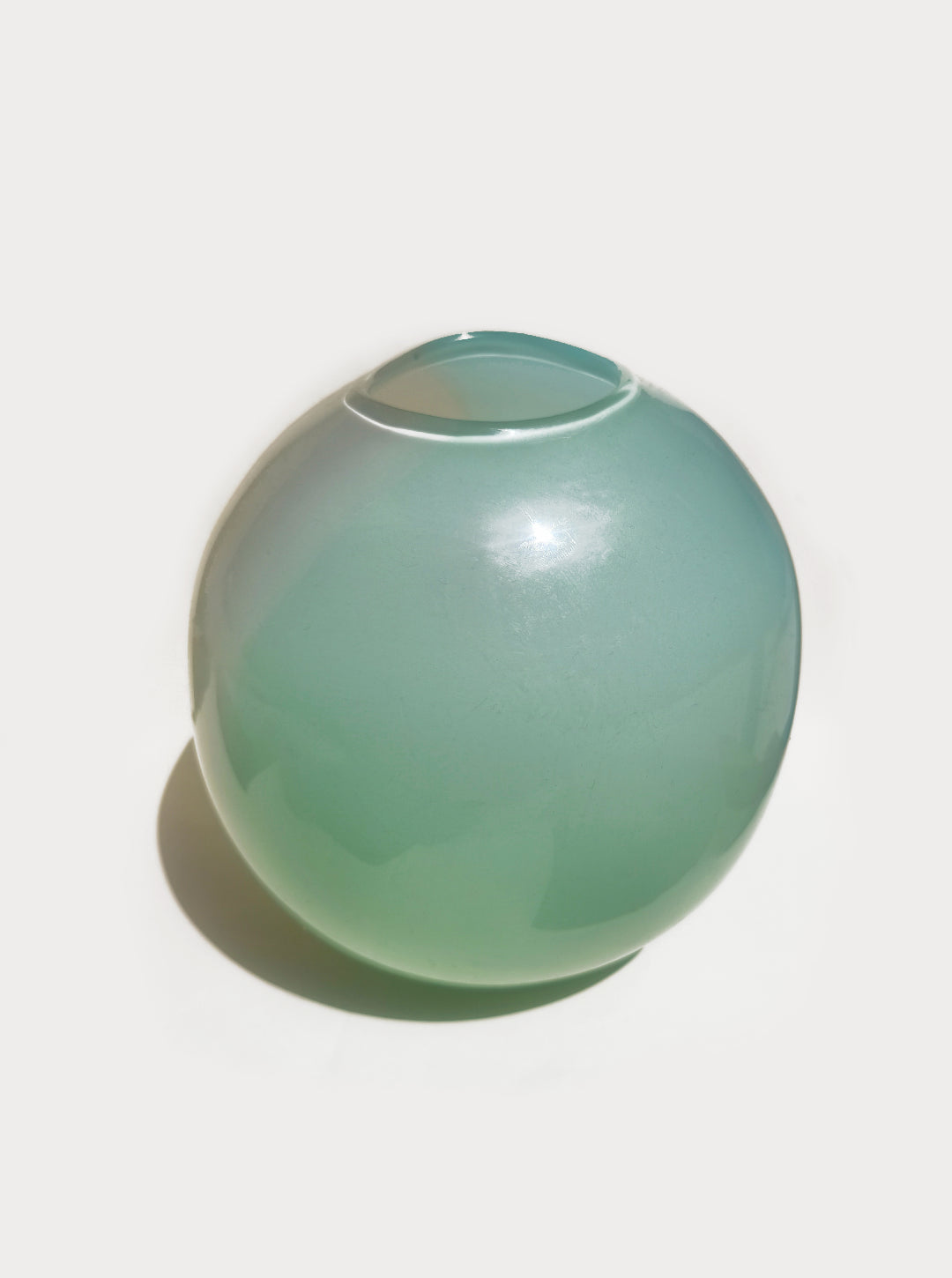 Vintage Vase aus mundgeblasenem Opalglas, Grün