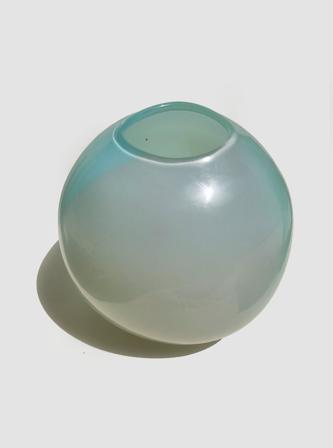 Vintage Vase aus mundgeblasenem Opalglas, Grün