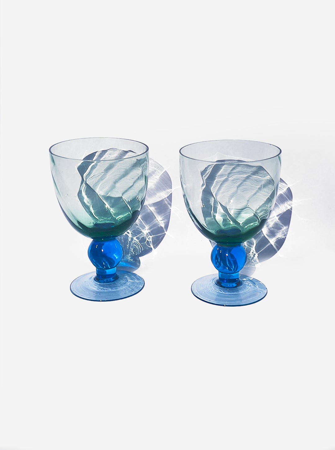 Set von 2 Vintage Weingläser Blau Grün mit Kugelfuß