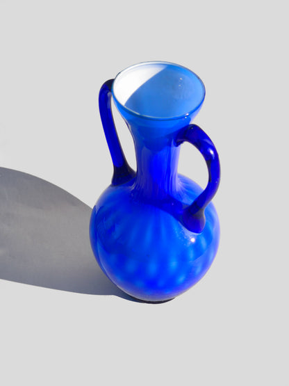 Glasvase mit Henkeln in Indigo