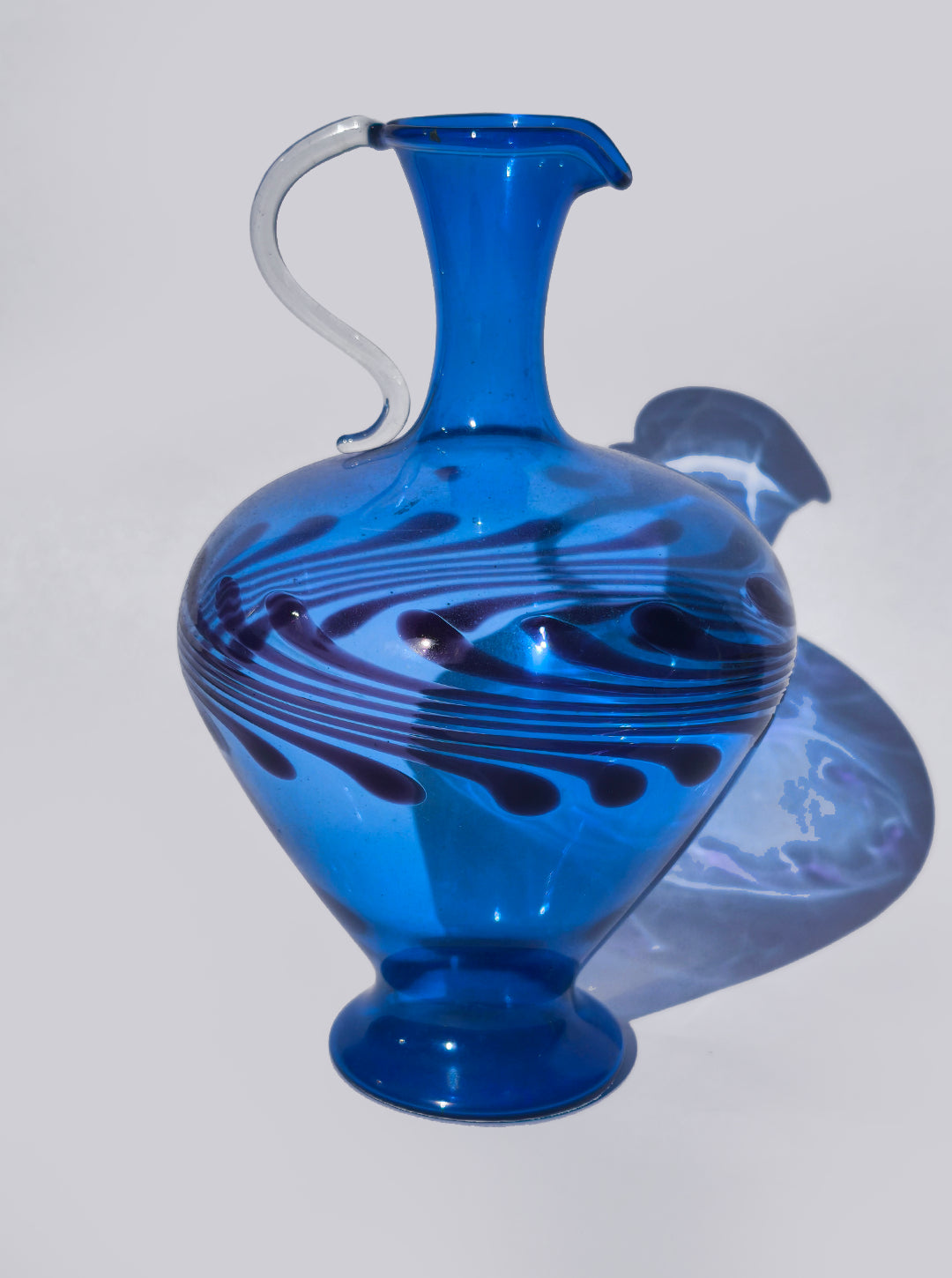 Vintage Vase aus blauem Glas mit Henkel