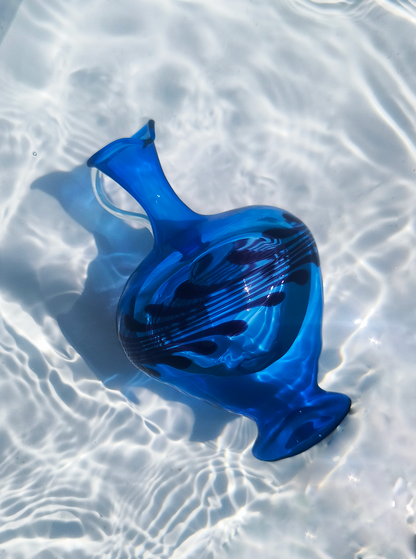 Vintage Vase aus blauem Glas mit Henkel