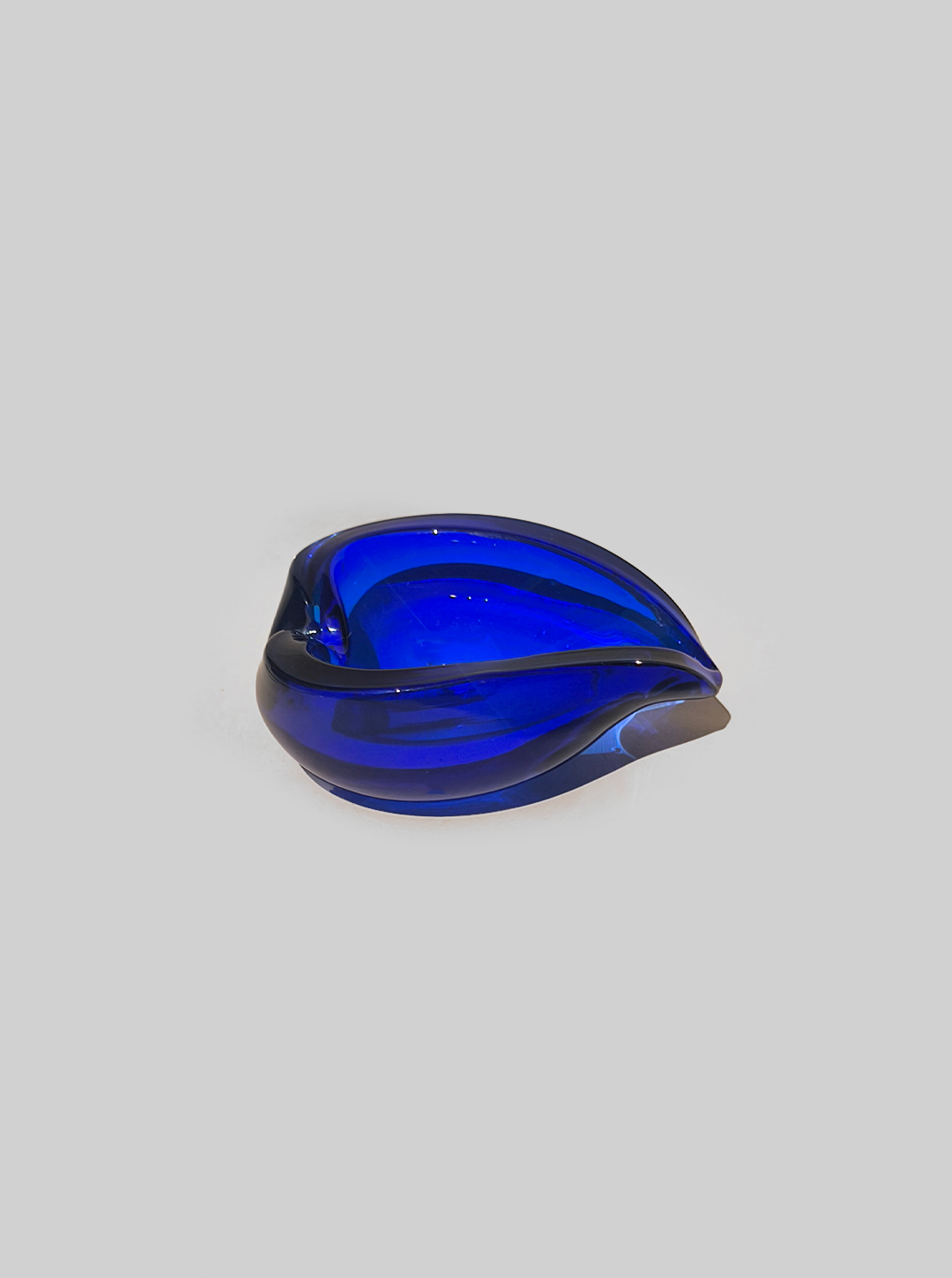 Vintage Aschenbecher aus Glas, skulptural, Blau