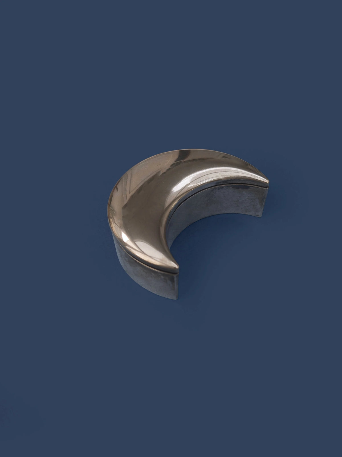 Vintage Dose "Moon Silver Box" in Halbmondform aus Metall