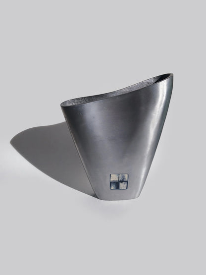 Vintage Vase aus gebürstetem Metall, organisch gewellt