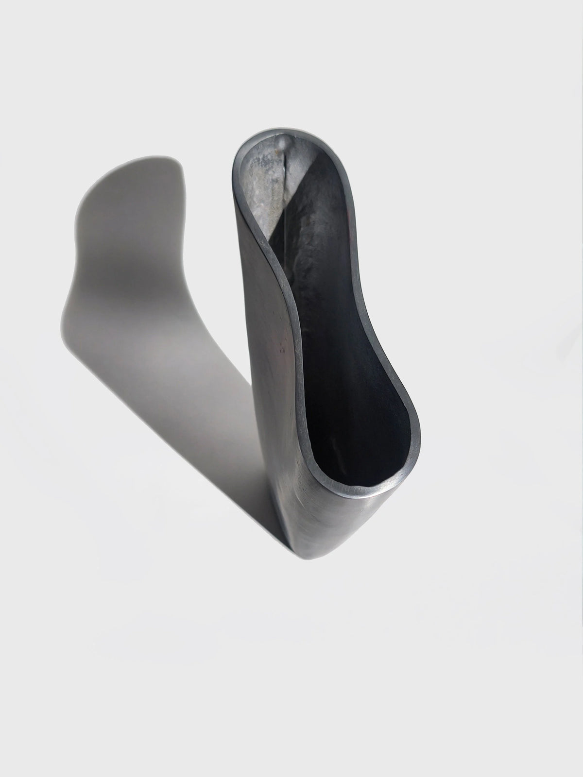 Vintage Vase aus gebürstetem Metall, organisch gewellt