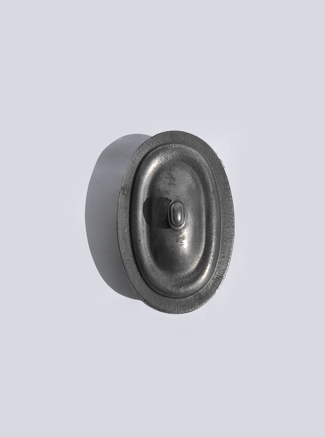 Vintage ovale Zinndose mit Patina