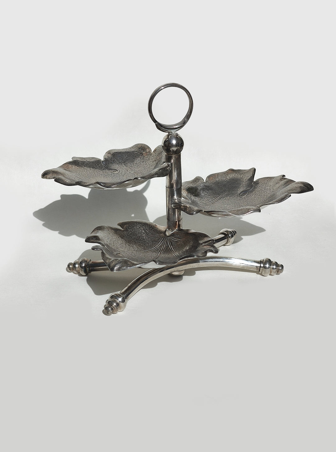 Vintage Servierständer Triple Leaf von skulptural, dreiblättrig, mit Griff