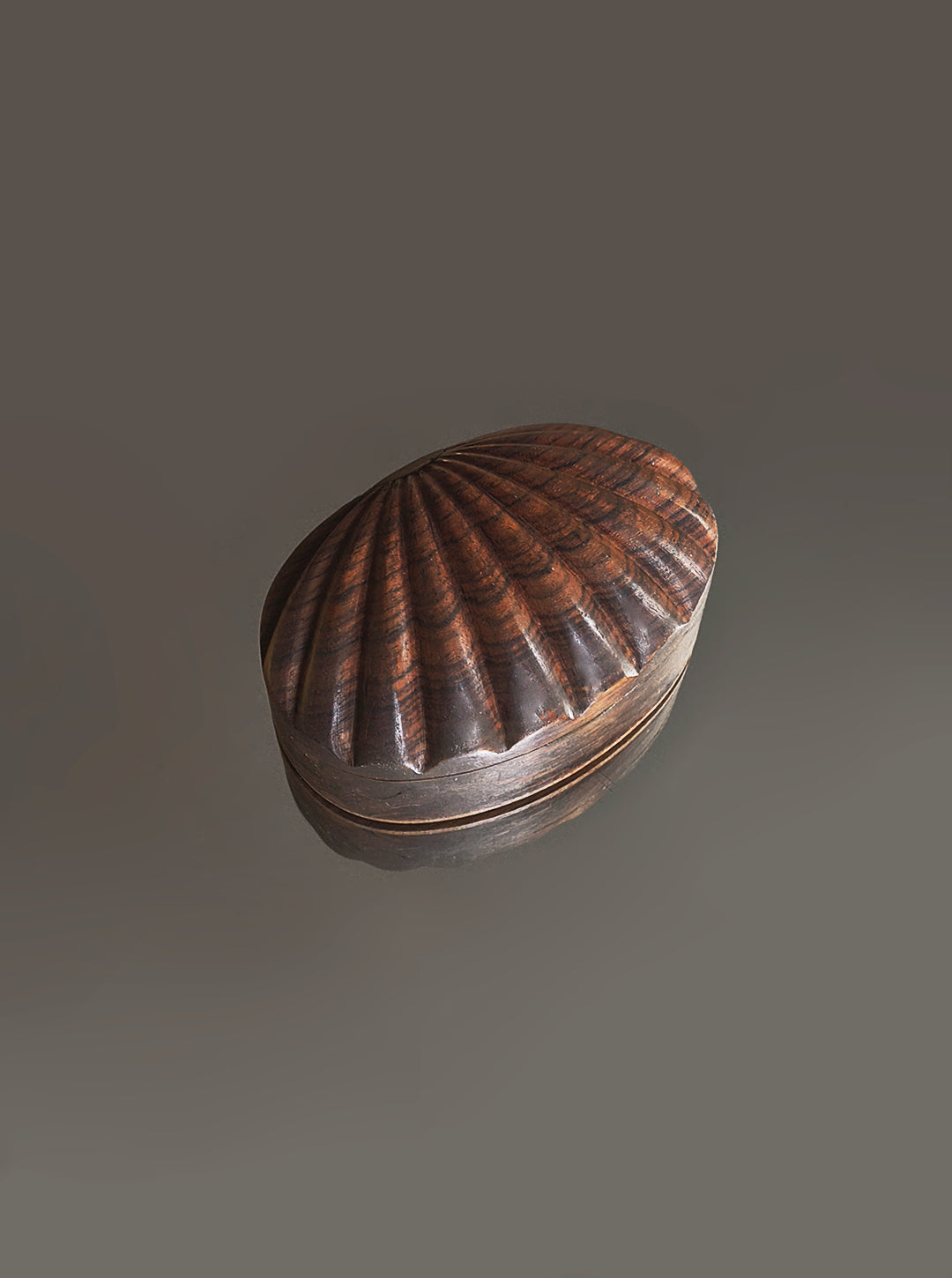 Vintage Holzdose in Muschelform