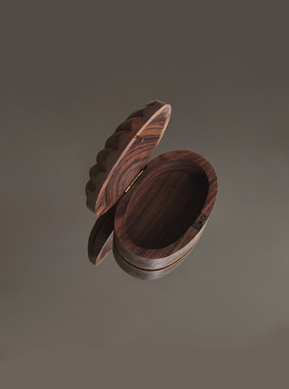 Vintage Holzdose in Muschelform