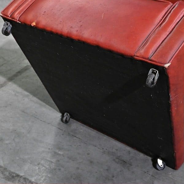 Vintage Sessel Chesterfield Leder mit Rollen