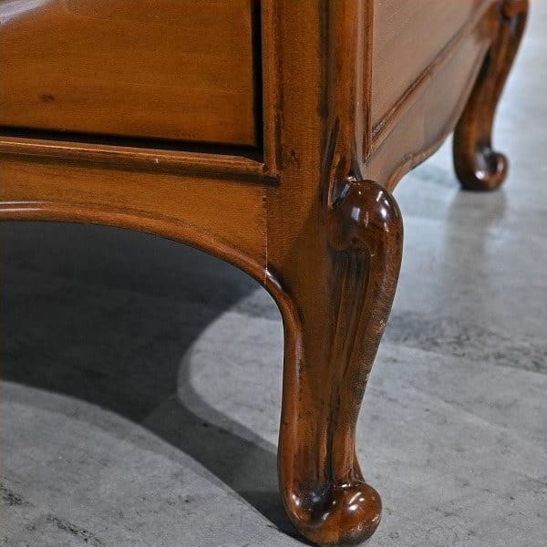 Vintage Kommode Medea von Medea einzigartiges Mahagoni-Schnitzerei