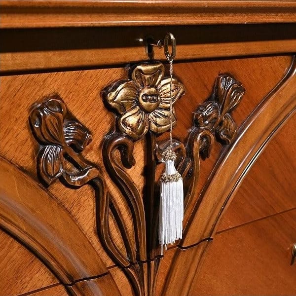 Vintage Kommode Medea von Medea einzigartiges Mahagoni-Schnitzerei