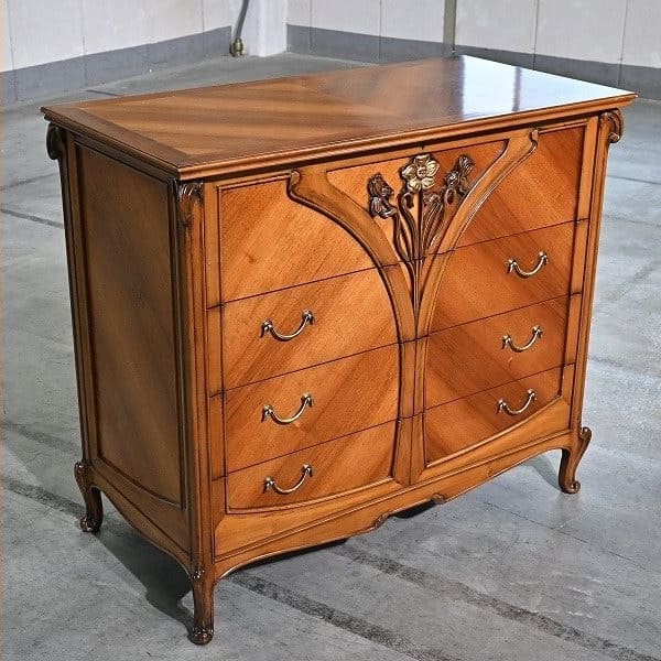 Vintage Kommode Medea von Medea einzigartiges Mahagoni-Schnitzerei