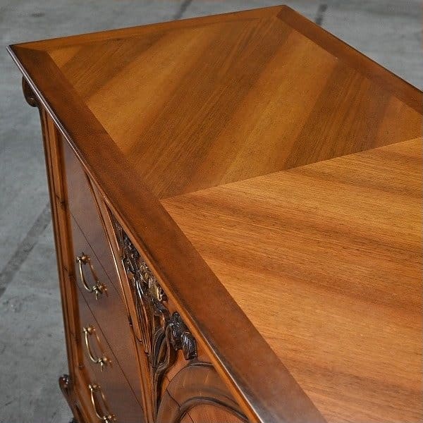 Vintage Kommode Medea von Medea einzigartiges Mahagoni-Schnitzerei