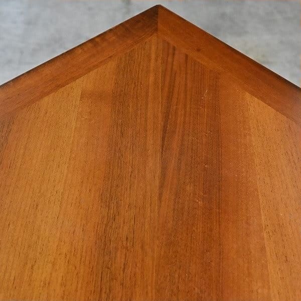 Vintage Kommode Medea von Medea einzigartiges Mahagoni-Schnitzerei