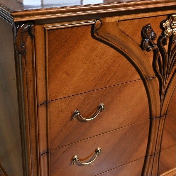 Vintage Kommode Medea von Medea einzigartiges Mahagoni-Schnitzerei