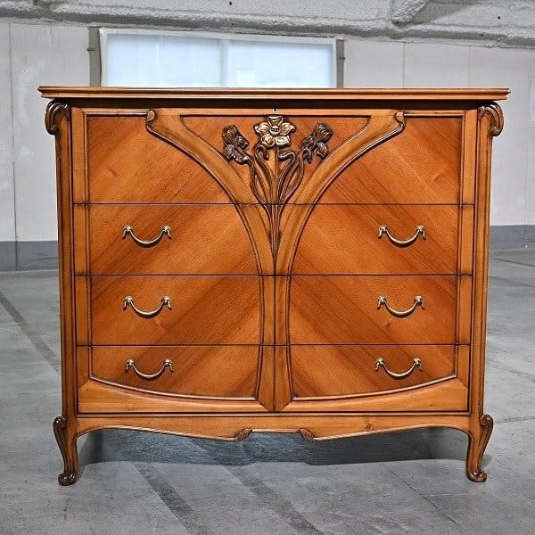 Vintage Kommode Medea von Medea einzigartiges Mahagoni-Schnitzerei