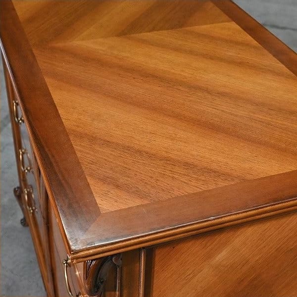 Vintage Kommode Medea von Medea einzigartiges Mahagoni-Schnitzerei