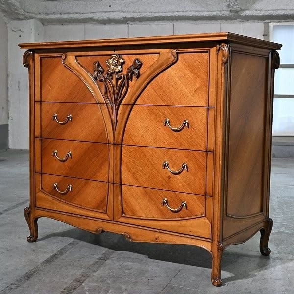 Vintage Kommode Medea von Medea einzigartiges Mahagoni-Schnitzerei