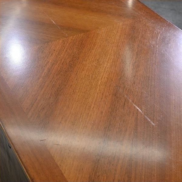 Vintage Kommode Medea von Medea einzigartiges Mahagoni-Schnitzerei