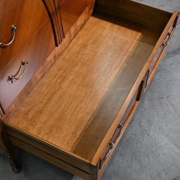 Vintage Kommode Medea von Medea einzigartiges Mahagoni-Schnitzerei