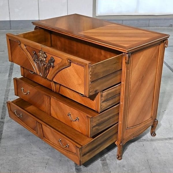 Vintage Kommode Medea von Medea einzigartiges Mahagoni-Schnitzerei