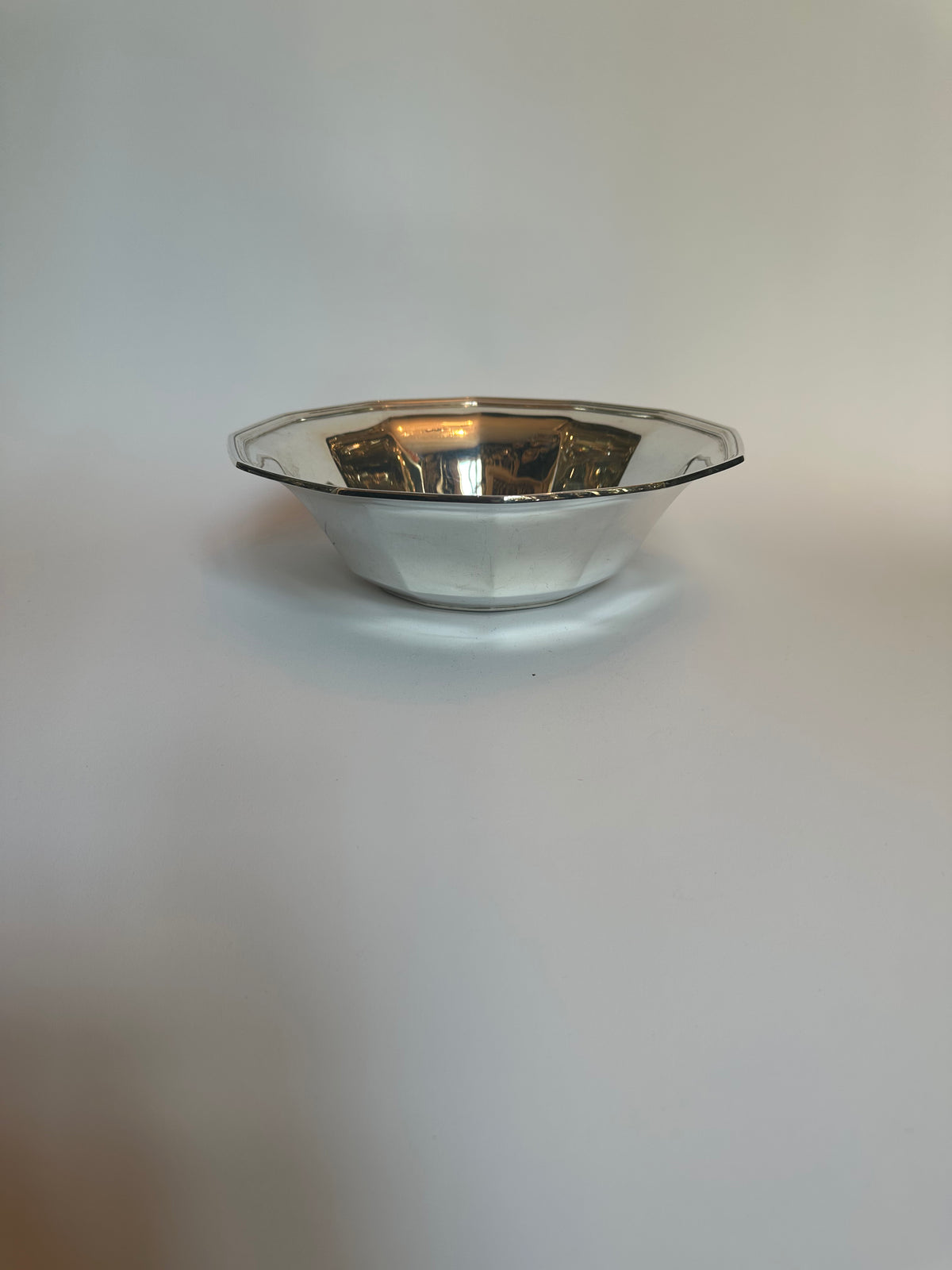 Bol rond vintage en argent de Tiffany & Co. avec miroir lisse et bord en ruban