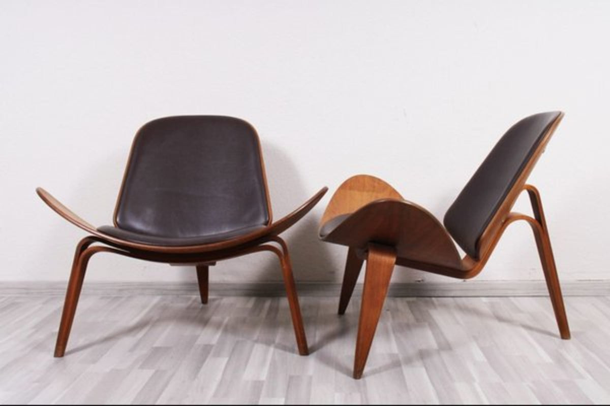 Vintage Set von 3 Shell Chair mit Tisch von Hans J. Wegner für Carl Hansen und Søn braun