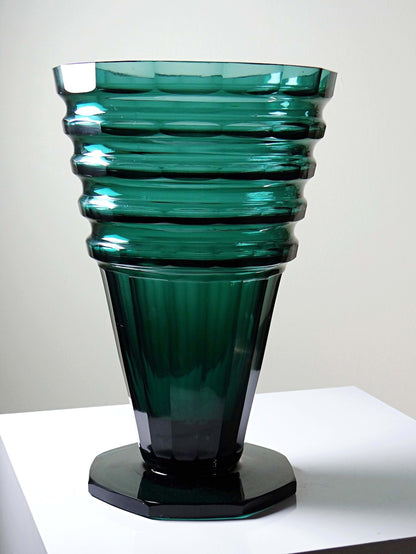 Antike Art Déco Kristallvase Smaragdgrün, Böhmen 1920-1930