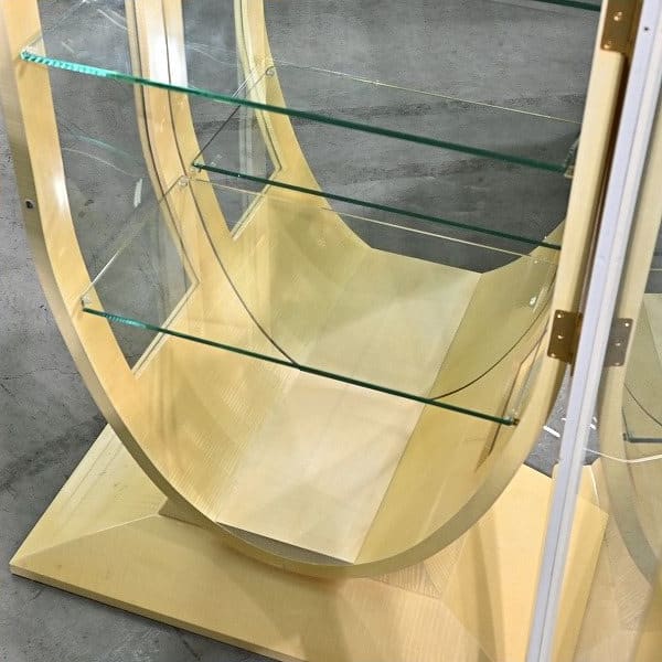 Vintage Vitrine von Matsuso mit Beleuchtung und Birds Eye Maple