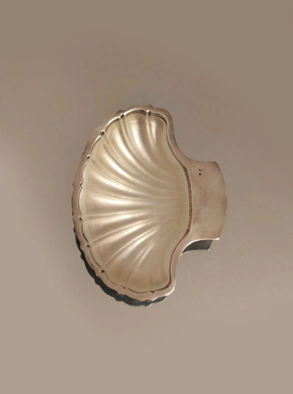 Butterdose Muschelform aus versilbertem Metall und Glas