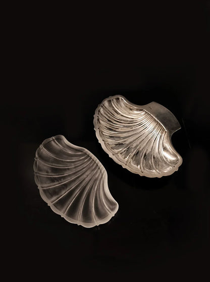 Butterdose Muschelform aus versilbertem Metall und Glas