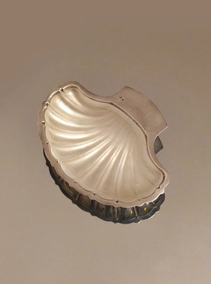 Butterdose Muschelform aus versilbertem Metall und Glas