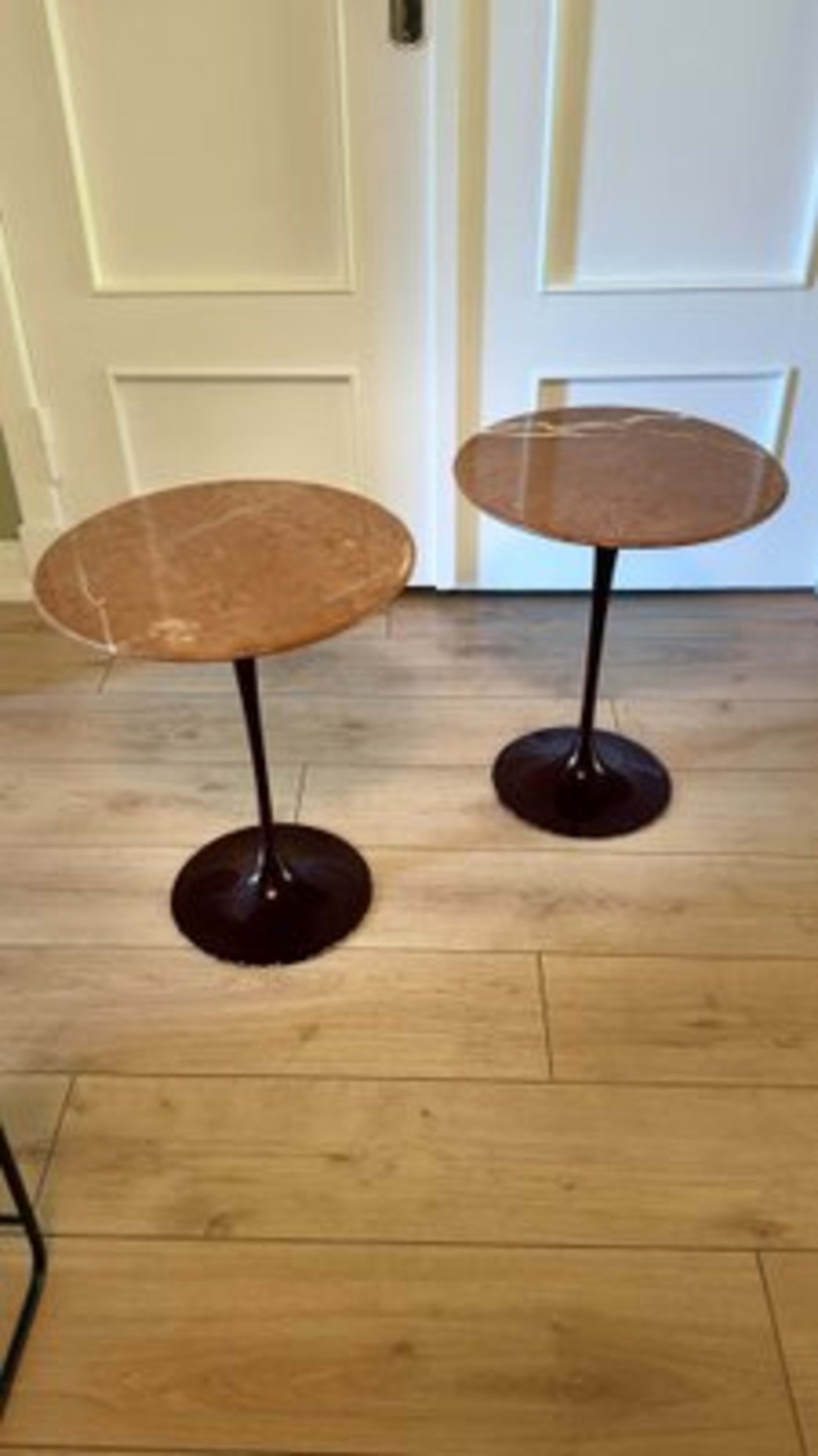 Vintage Beistelltisch Tulip von Eero Saarinen für Knoll International Bordeauxrot Marmor