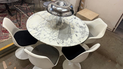 Tulip Esstisch aus Marmor mit 4 Stühlen von Eero Saarinen für Knoll