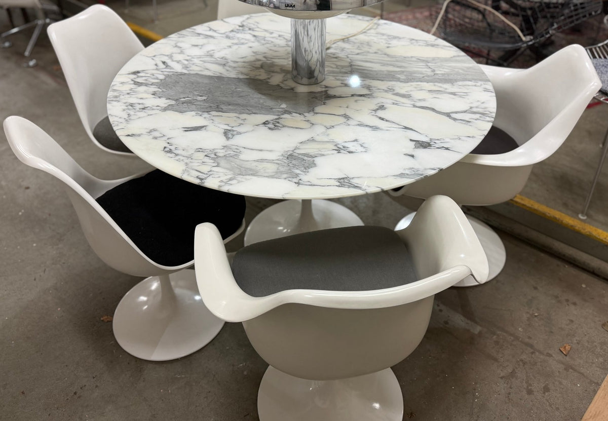 Tulip Esstisch aus Marmor mit 4 Stühlen von Eero Saarinen für Knoll